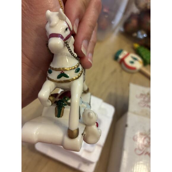 Vtg 2002 Rocking Horse Holiday Treasures Avon porcelain musical ornament - Picture 8 of 12